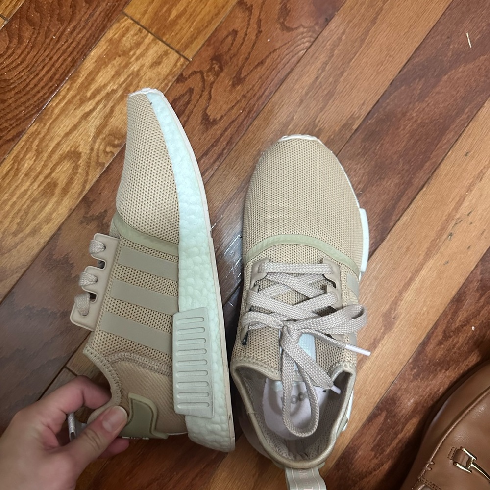 Adidas NMD r1 nude color